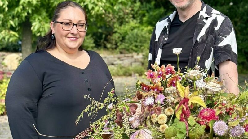 In der Innenstadt Kleve: Floristik-Nachwuchs mit Popup-Ausstellung im Galeria-Schaufenster