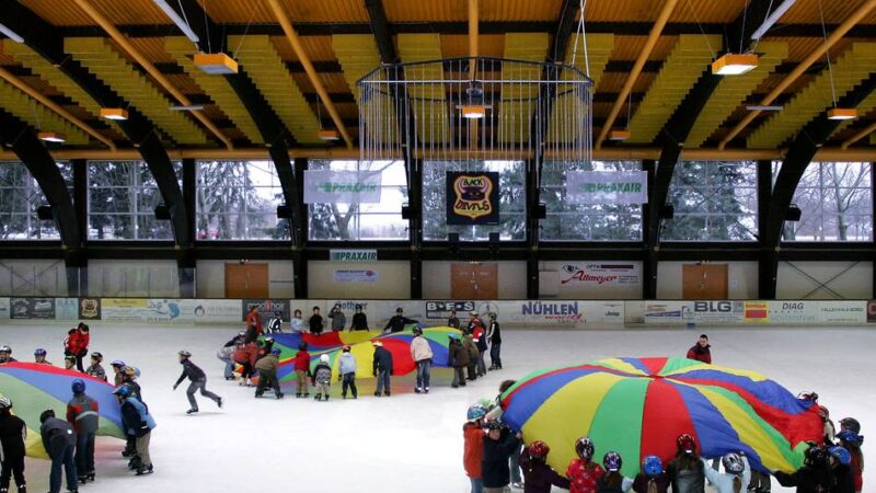 Kinderdisco zum Auftakt: Moerser Eishalle startet in die neue Saison – das ist geplant