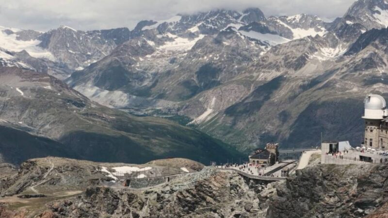 Verrückte Lieferkette mit vielen Herausforderungen: Wie eine Mall aus Dormagen auf das Dach der Alpen kommt