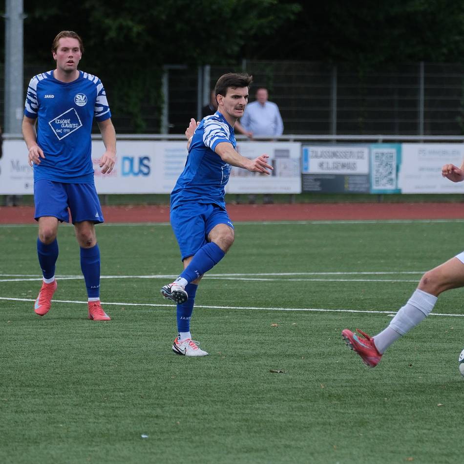 Zwei Auswärtspleiten: Hohe Niederlagen für Hösel und die U23 in der Bezirksliga