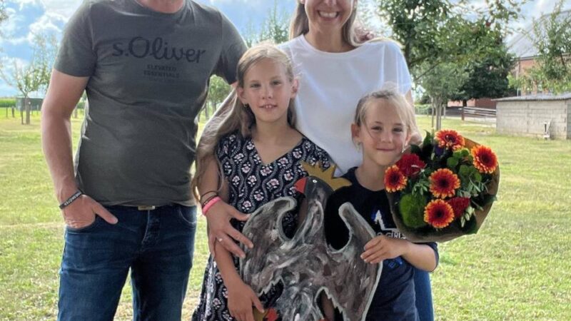 Bürgerschützen feiern 105-Jähriges: Huisberdens erste Schützenkönigin und die Kirmes zum Jubiläum