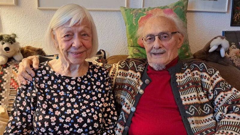 Hückswagener Gisela und Richard Marquardt feiern Eiserne Hochzeit: Alte Liebe – jung geblieben im Geist