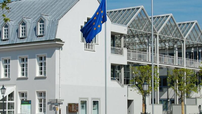 Am Sonntag in Rheinberg: Wahlparty zur Stichwahl in der Stadthalle