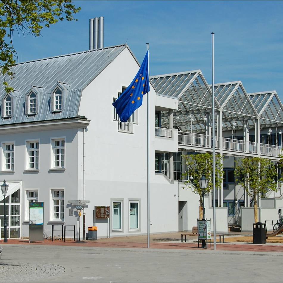 Am Sonntag in Rheinberg: Wahlparty zur Stichwahl in der Stadthalle