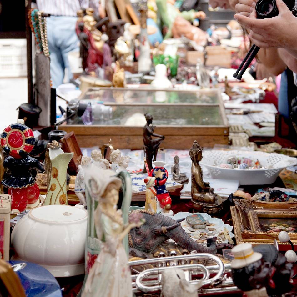 Flohmarkt in Mettmann: Beim Garagentrödel in Metzkausen nach wahren Schätzen suchen