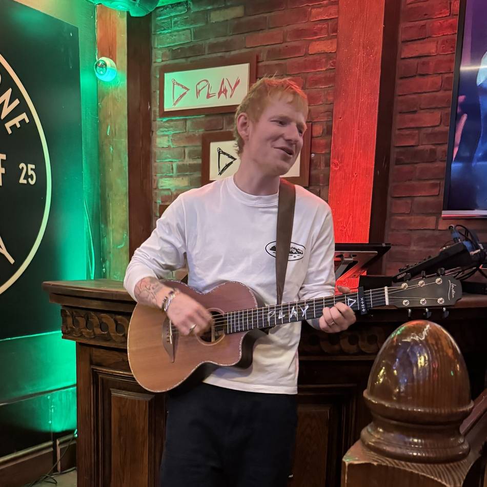 Vor Konzert am Freitag: Riesen-Andrang vor Pub – Überraschungsauftritt von Ed Sheeran in Düsseldorf