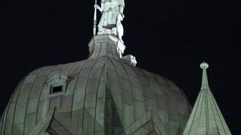 Nachbesserung am Neusser Lichtkonzept: St. Quirin hat nachts wieder ein Gesicht