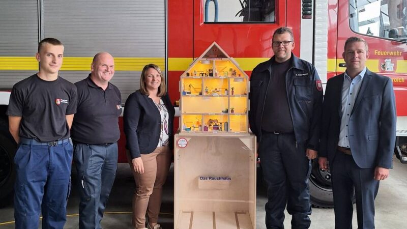 Neues Rauchhaus vorgestellt: Feuerwehr Wevelinghoven setzt auf anschauliche Prävention