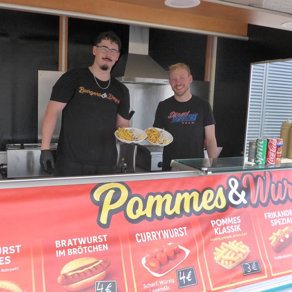 Gastronomie in Rheinberg: Statt Backfisch gibt‘s jetzt „Pommes & Wurst by Yannik Fricke“