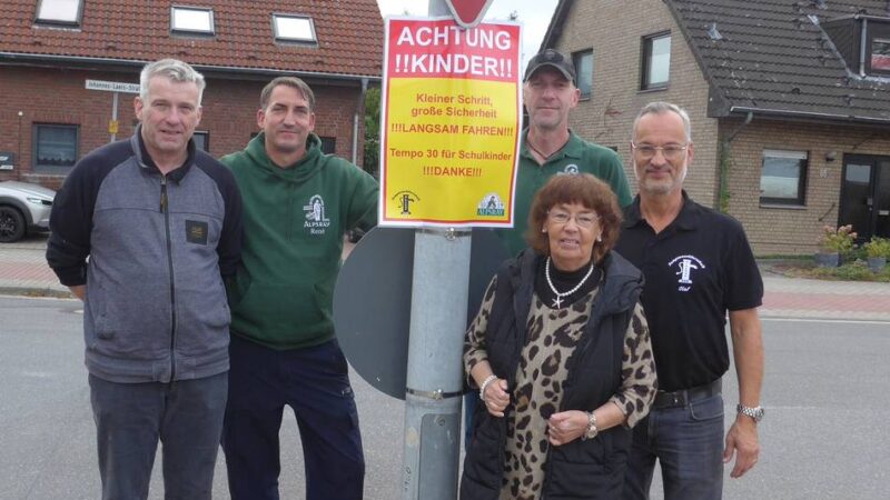 Verkehrssicherheit in Rheinberg: Schilder sollen Alpsrayer Kinder vor Rasern schützen