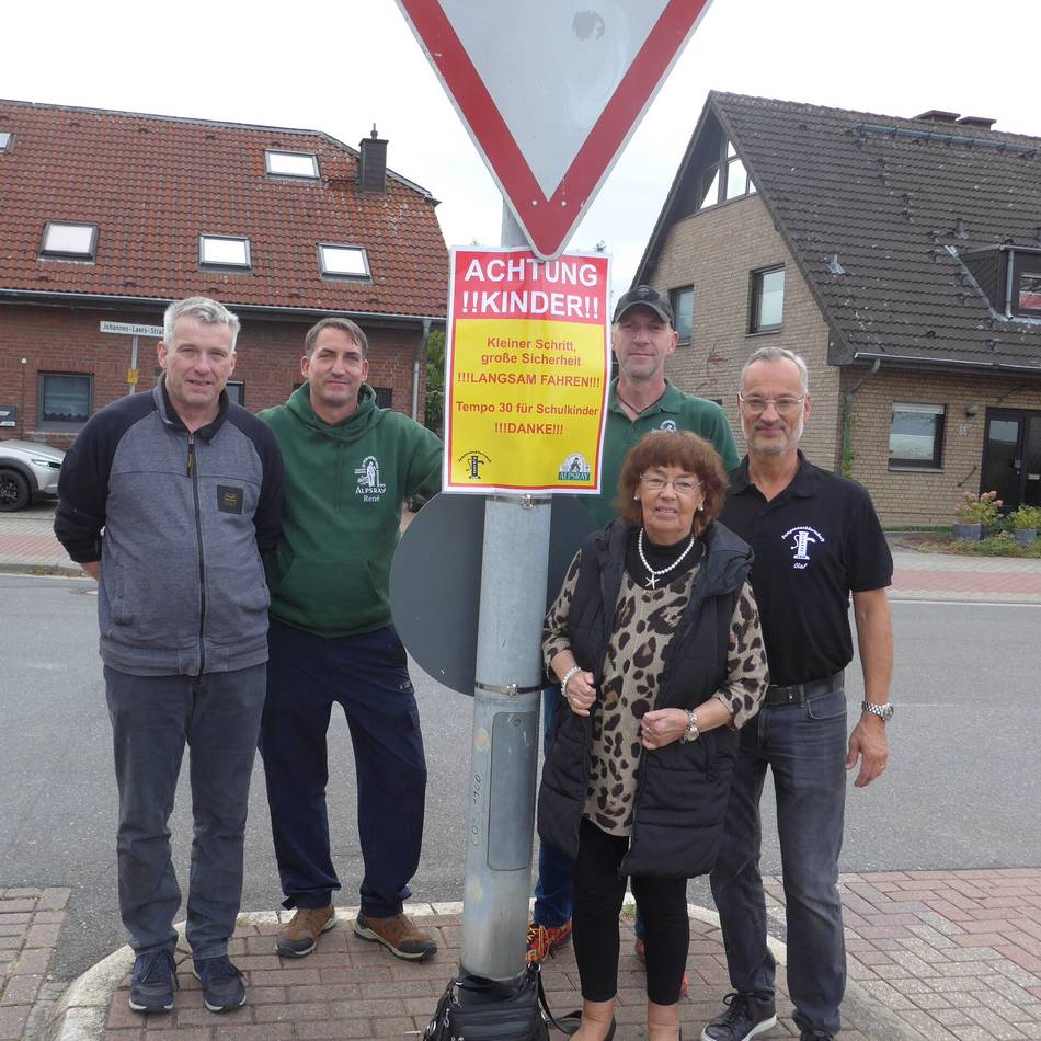 Verkehrssicherheit in Rheinberg: Schilder sollen Alpsrayer Kinder vor Rasern schützen