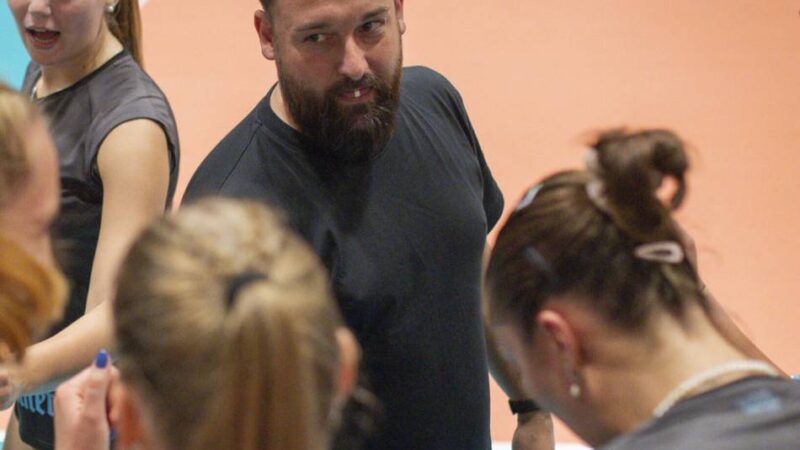 Spontent-Frauen vor dem Derby
: Düsseldorfer Volleyballerinnen schwanken zwischen Höhenflug und Absturz