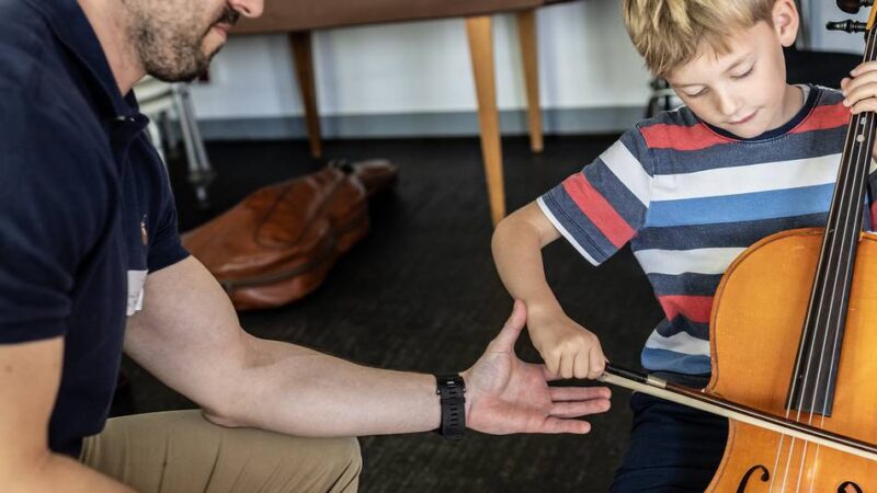 „Schnuppertag“ in Meerbusch: Musikschule stellt sich vor – „wir probieren heute alle Instrumente aus“