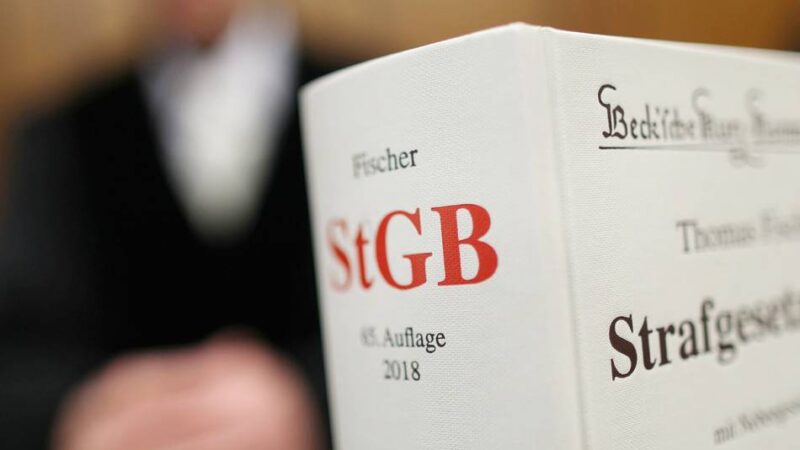 Leverkusener Senior verurteilt: Geldstrafe für fremdenfeindliche Posts