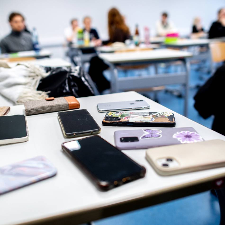 Schulen in Düsseldorf: Mehr Handyverbote an Schulen – „die Sucht ist dramatisch geworden“