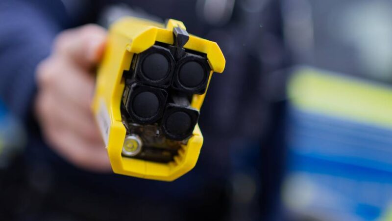Mangelhafte Ausstattung der Polizei?: Keine Taser im Kreis Wesel im Einsatz – „Das ist ein Skandal“