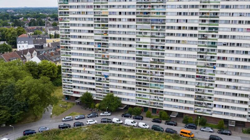 Brennpunkt in Duisburg: Ab 8700 Euro – Wohnungen im „Weißen Riesen“ werden zwangsversteigert