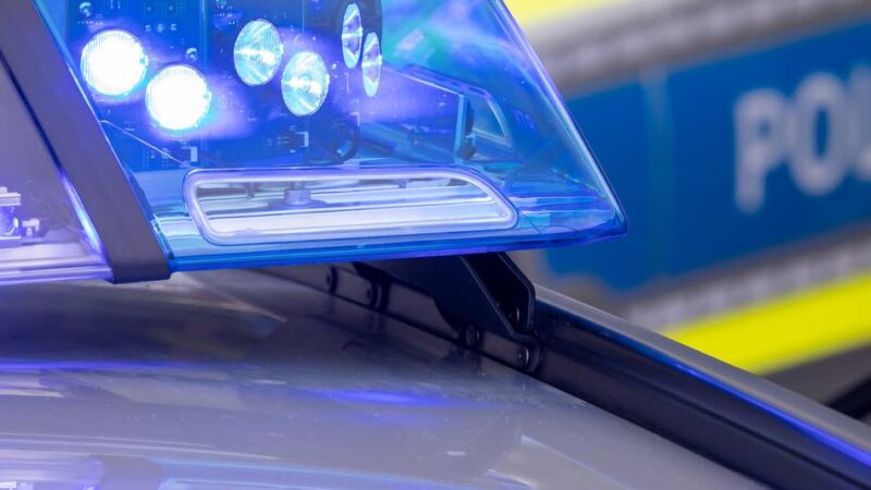 Trickdiebstahl in Mönchengladbach: Angebliche Spenden-Sammlerin stiehlt Halskette
