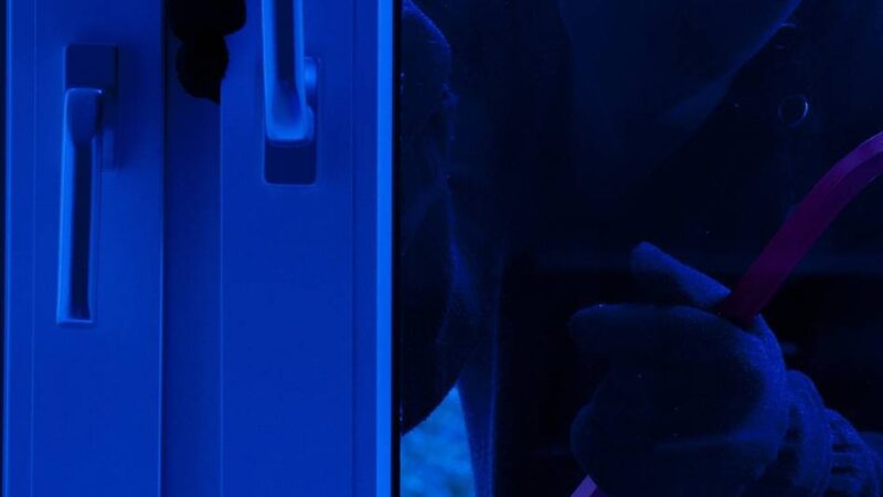 Polizei sucht Zeugen: Unbekannte brechen in Einfamilienhaus in Xanten ein