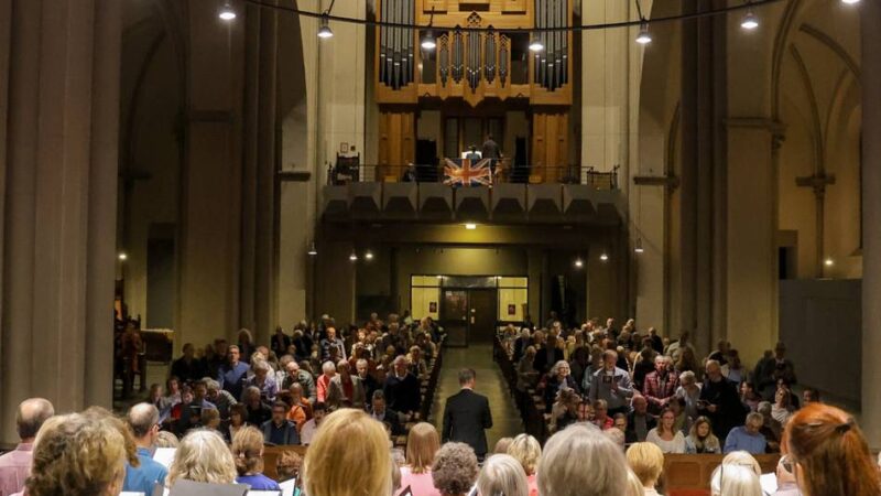 Aufritt des Krefelder Crescendo-Chors: Glanzvolle „Last night“ in St.Josef