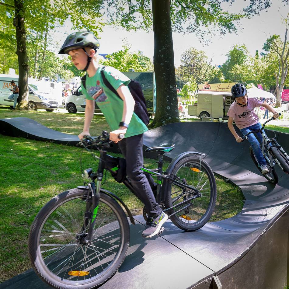 Am Adam-Stegerwald-Hof in Erkelenz: Neue Pumptrack-Anlage wird feierlich eröffnet