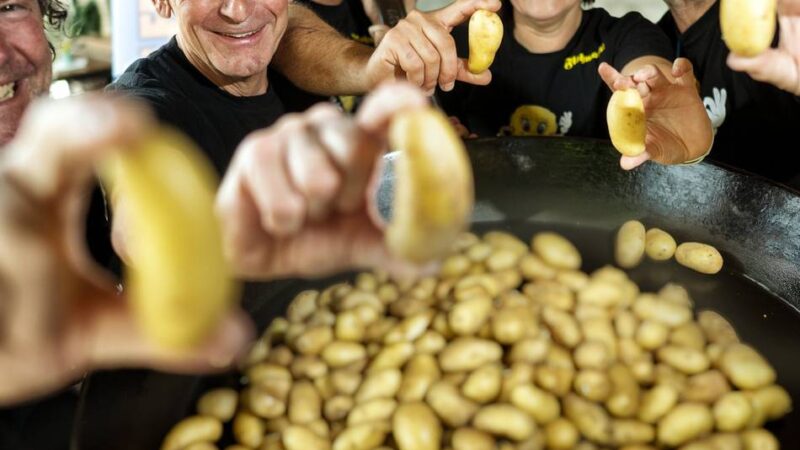 Veranstaltung in Langenfeld: Beim Reusrather Kartoffelfest wird für einen guten Zweck gefeiert