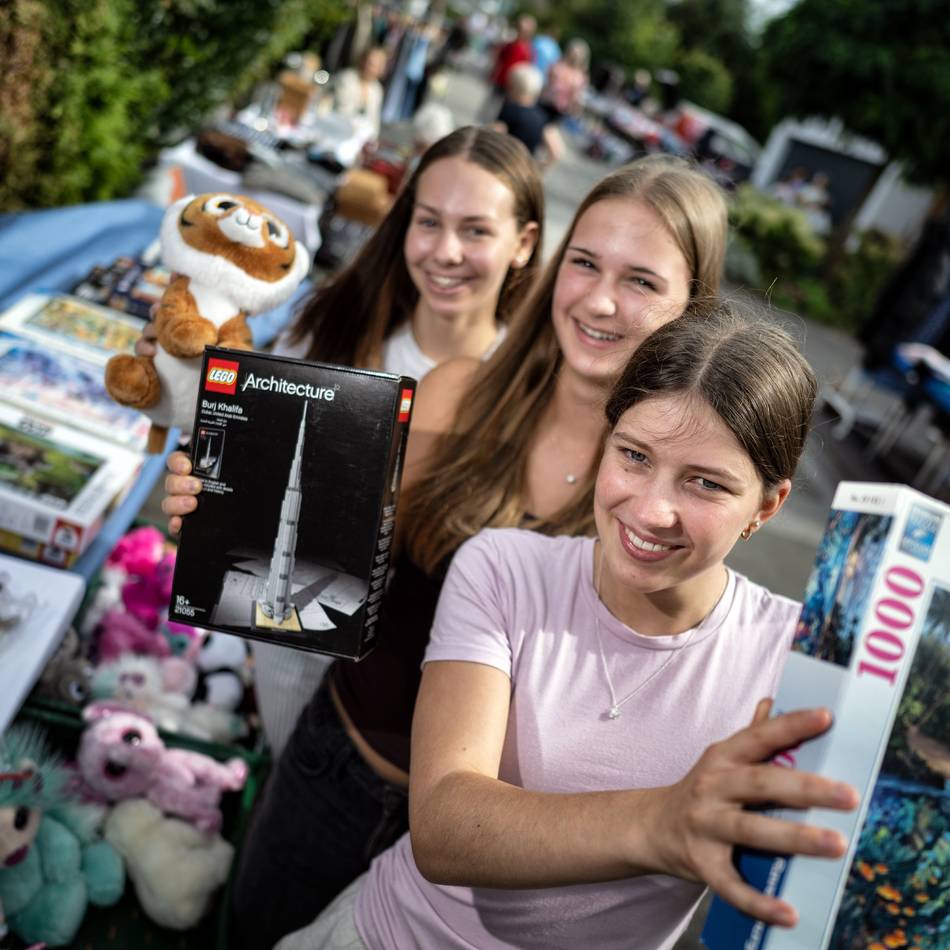 Tradition in Hüscheid: Garagentrödel bringt Nachbarn und Gäste zusammen