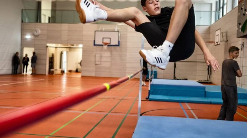 Themenwoche „Gute Schule – gutes Lernen“: Schüler und Lehrer sind in der neuen Achtfachturnhalle „superglücklich“