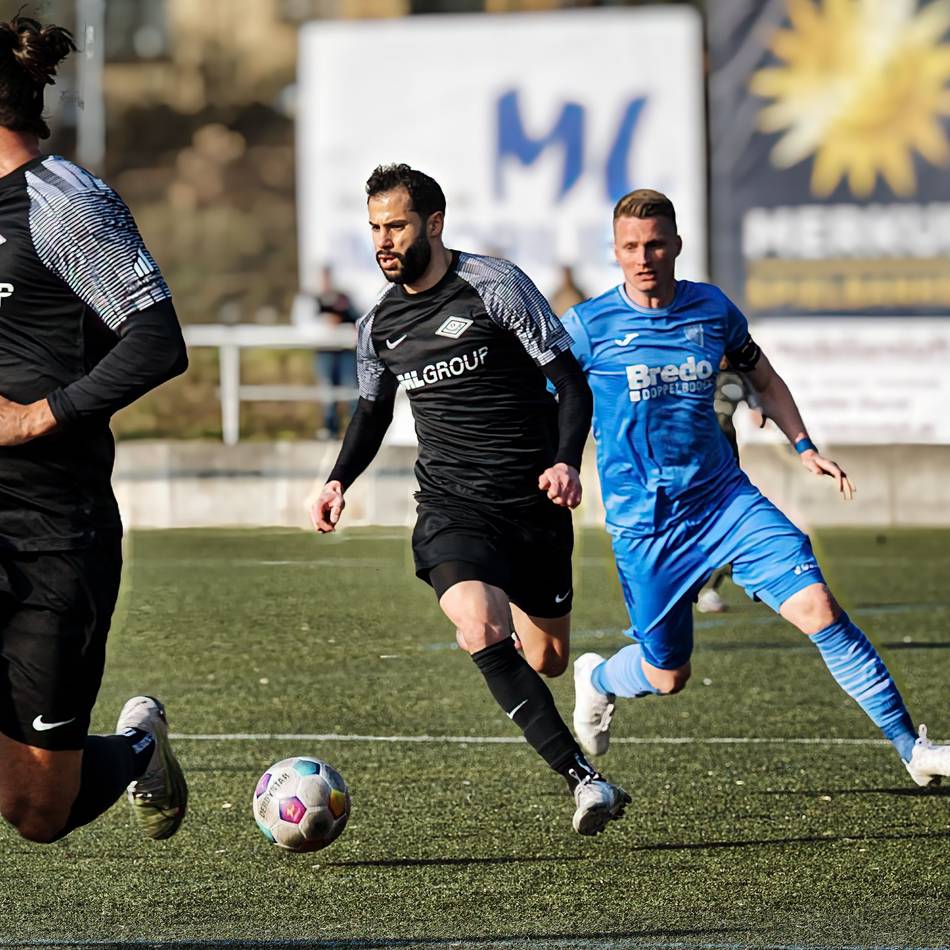 Elektrisierendes Duell in Monheim: Wille, Einsatz, Leidenschaft – die Sportfreunde empfangen den 1. FC zum Stadtderby