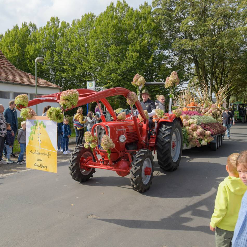 Jubiläum des Siedlerdorfs: Nierswalde feiert 75. Geburtstag mit Erntedank und Schützenfest