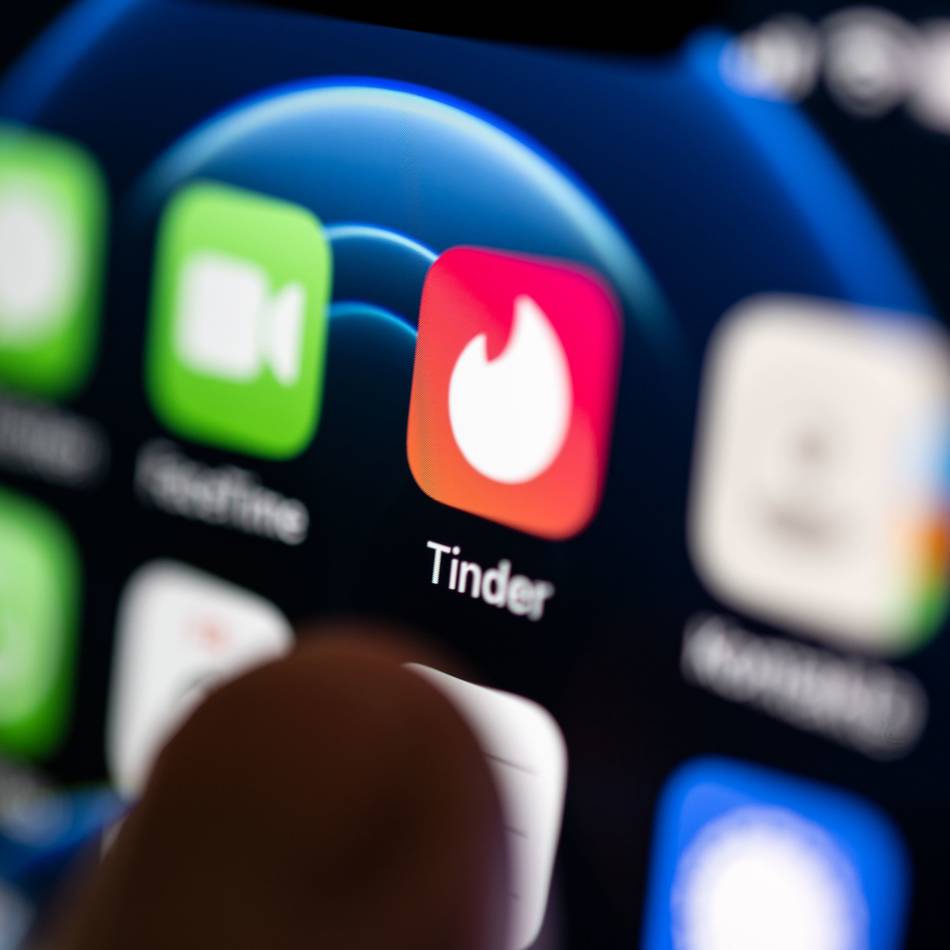 Polizei Duisburg sucht Zeugen: 23-Jähriger verabredet sich im Internet – und wird ausgeraubt