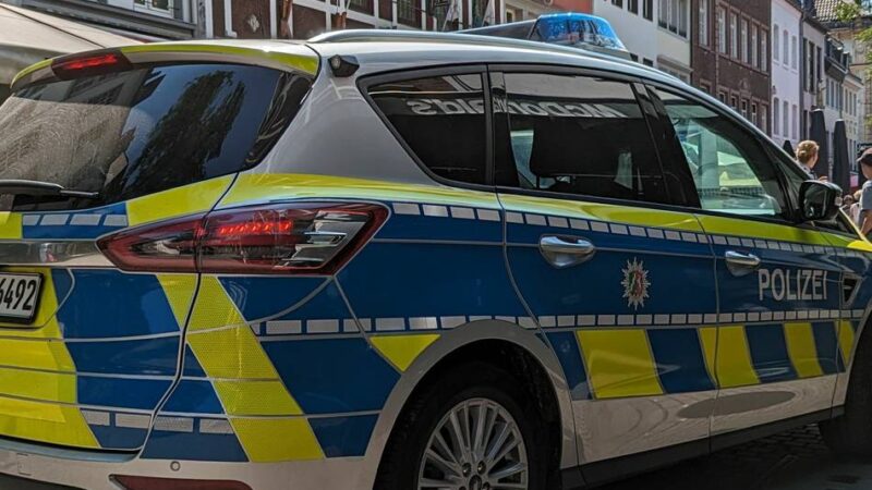 Ermittlungen gegen Düsseldorfer Polizisten: Reul: „Das haut mich auch um“