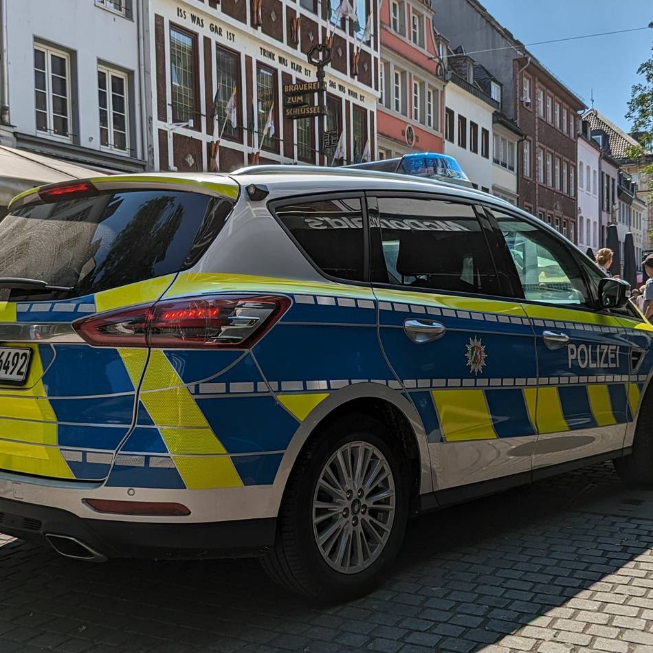 Ermittlungen gegen Düsseldorfer Polizisten: Reul: „Das haut mich auch um“