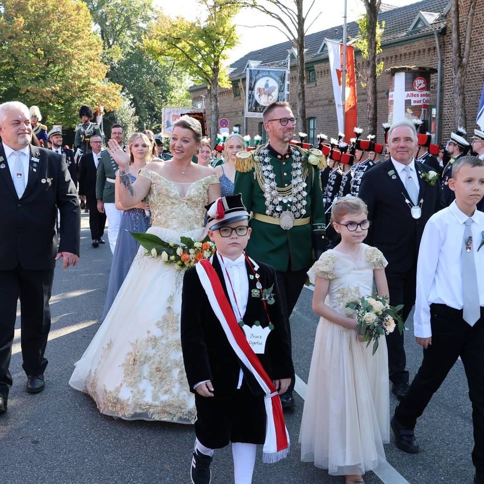 Brauchtum in Grevenbroich: Allrather Schützen feiern mit Christian und Wendi Holz