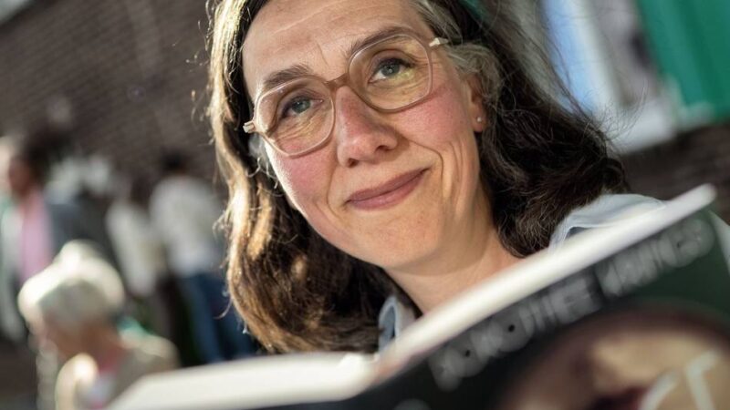 „Tage aus Glas“: Dorothee Krings liest in der Bibliothek im Brauhaus