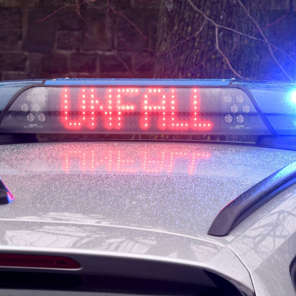 B58 in Hünxe: Drei Personen bei Verkehrsunfall schwer verletzt