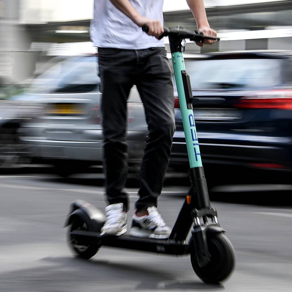 Lerchenfeldstraße in Anrath: Junge bei Unfall mit E-Scooter verletzt