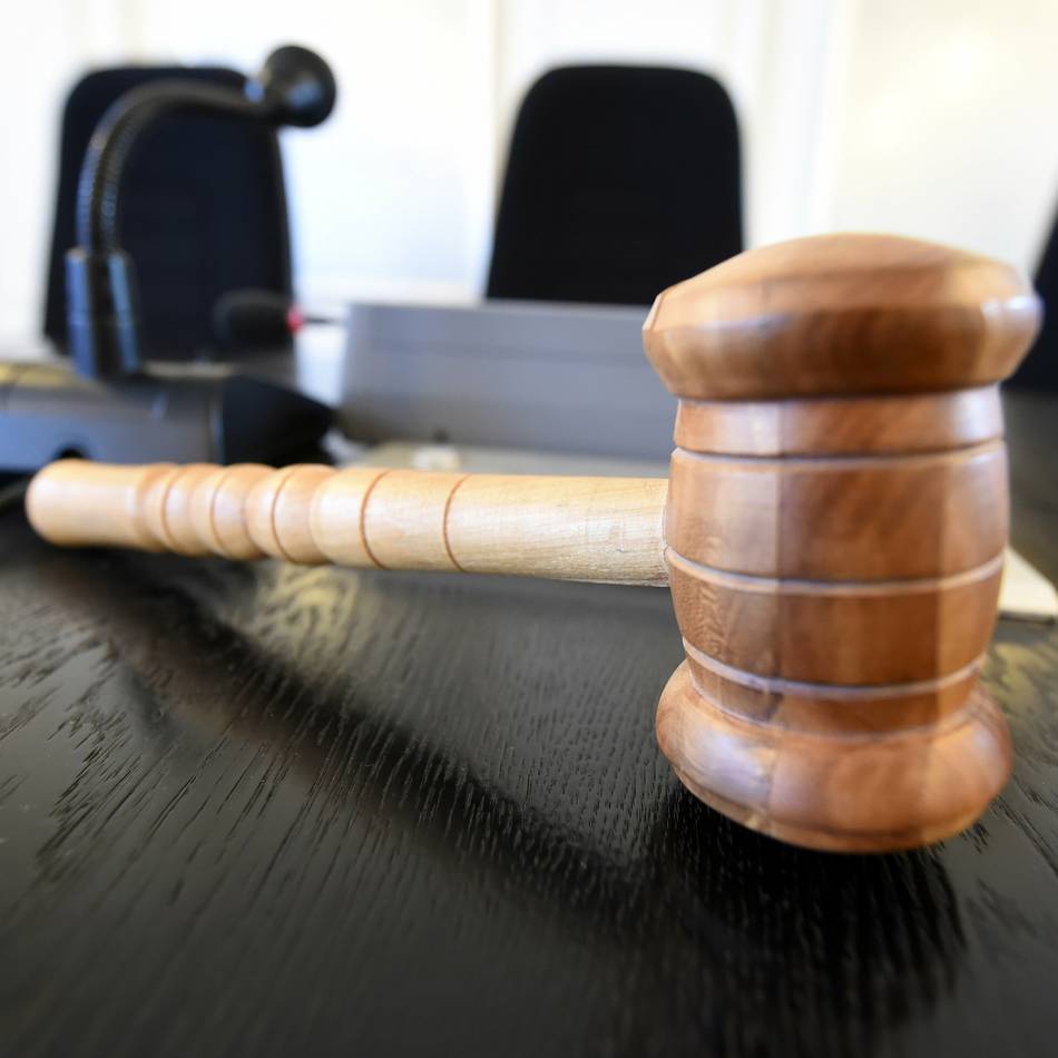Prozess am Landgericht Köln: Angeklagter räumt die meisten Taten ein