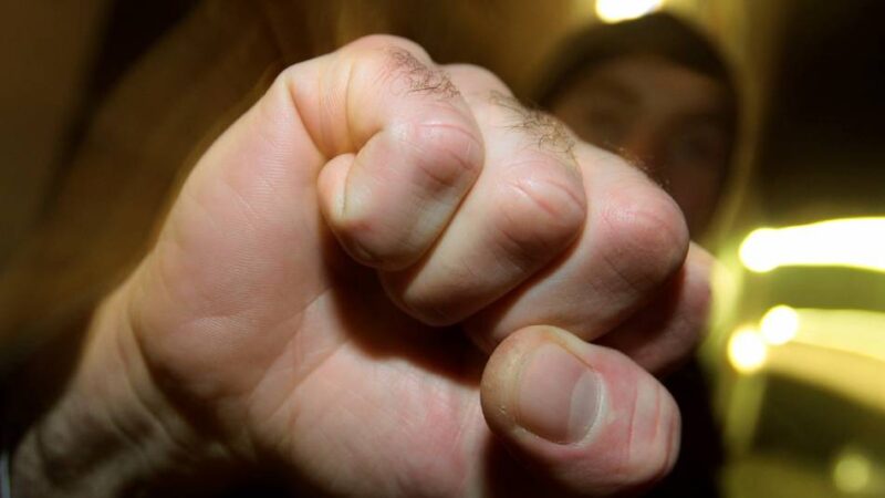 Gewaltakt in Hasselt: Fünf junge Männer schlagen auf Kirmesveranstalter ein