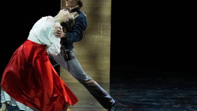 „Carmen“ am Theater Mönchengladbach: Es knistert, es rauscht und Messer werden gezogen