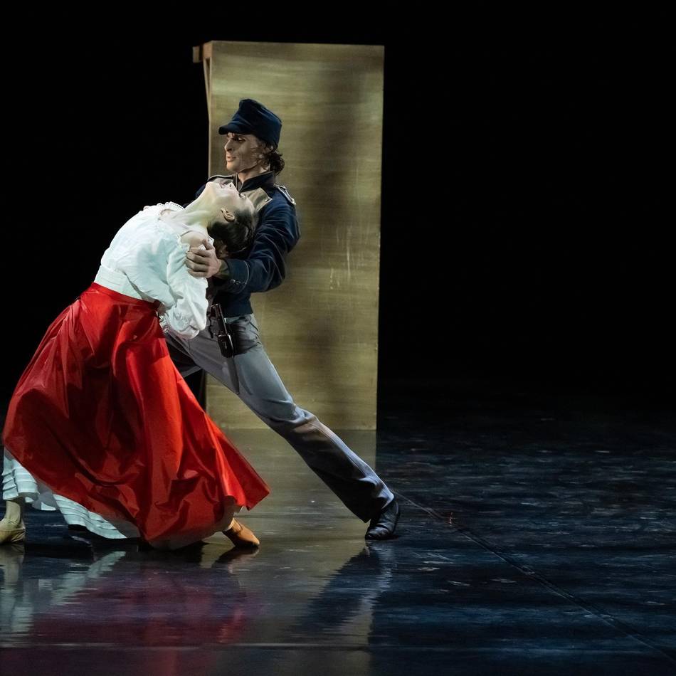 „Carmen“ am Theater Mönchengladbach: Es knistert, es rauscht und Messer werden gezogen