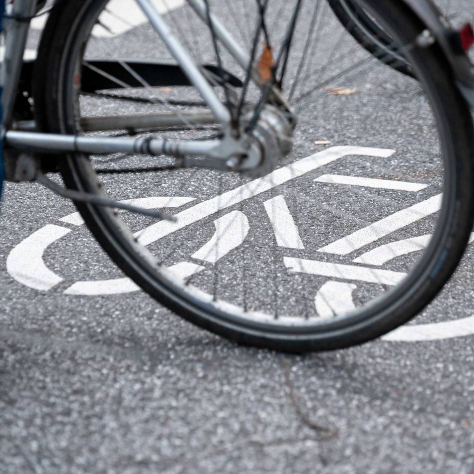 Fahrerflucht in Mönchengladbach: 45-Jähriger Radfahrer bei Unfall verletzt