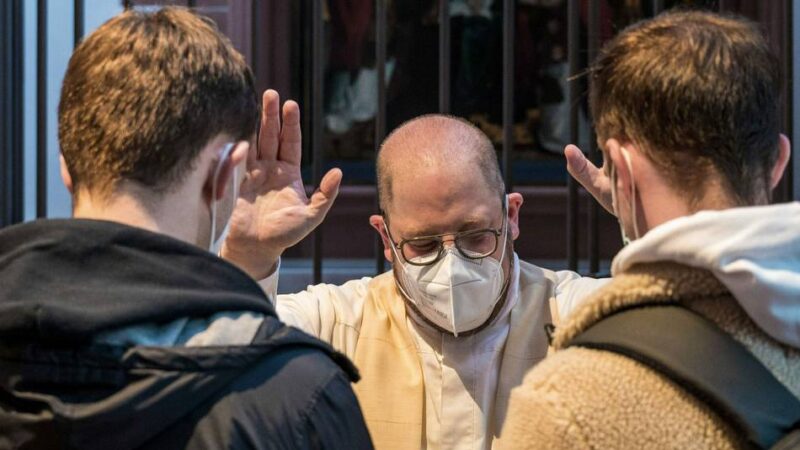 Kirche und Homosexualität: Wie viel Segen darf sein? – Papst Leo enttäuscht Reformkatholiken