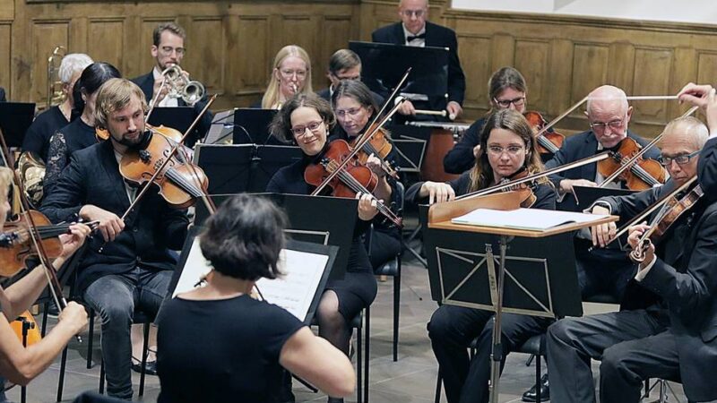 Herbstkonzerte des VHS-Sinfonieorchesters Mettmann-Wülfrath: Zwischen klassischem Saxofon und kleiner Messe