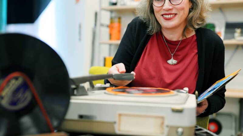 Demenz-Hilfe in Mettmann: Eine Zeitreise durch die Vergangenheit: „Auf so einer Schiefertafel habe ich schreiben gelernt“