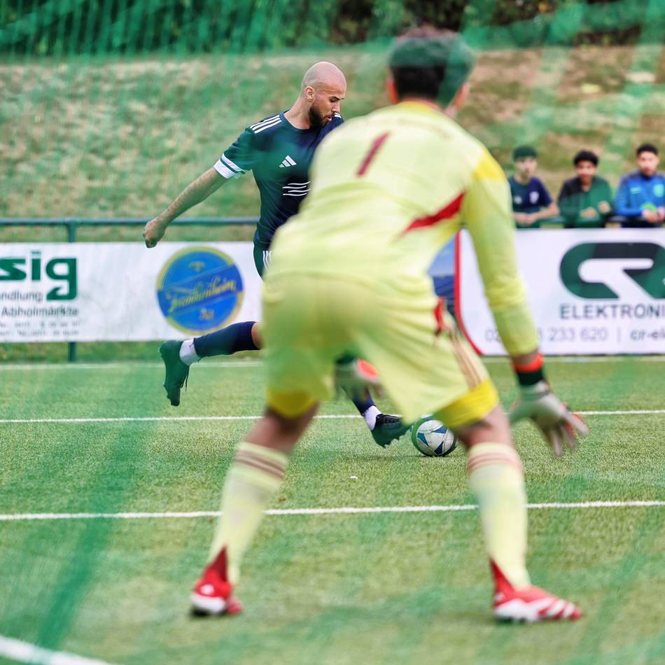 Starker Gegner und strittige Entscheidungen: Später Doppelpack von Krizanovic rettet Rhenania einen Punkt