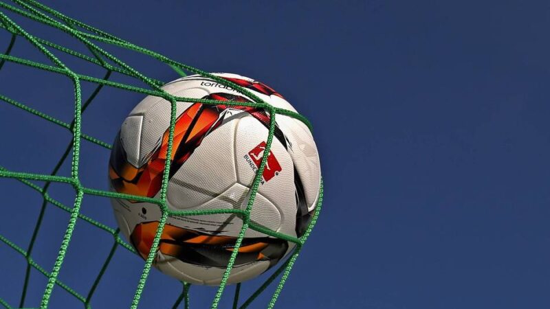 Fußball in Meerbusch: FCB siegt klar, TSV erlebt Debakel