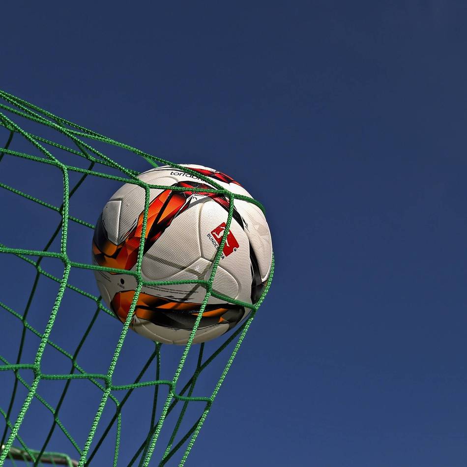 Fußball in Meerbusch: FCB siegt klar, TSV erlebt Debakel