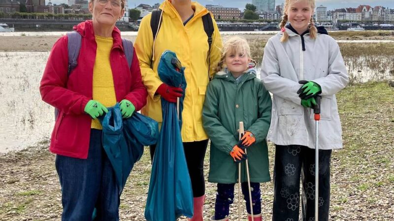 Aktion „Rhine-Clean-Up“: Vereine, Familien, Gruppen – mehr als 7000 Düsseldorfer befreien den Rhein vom Müll