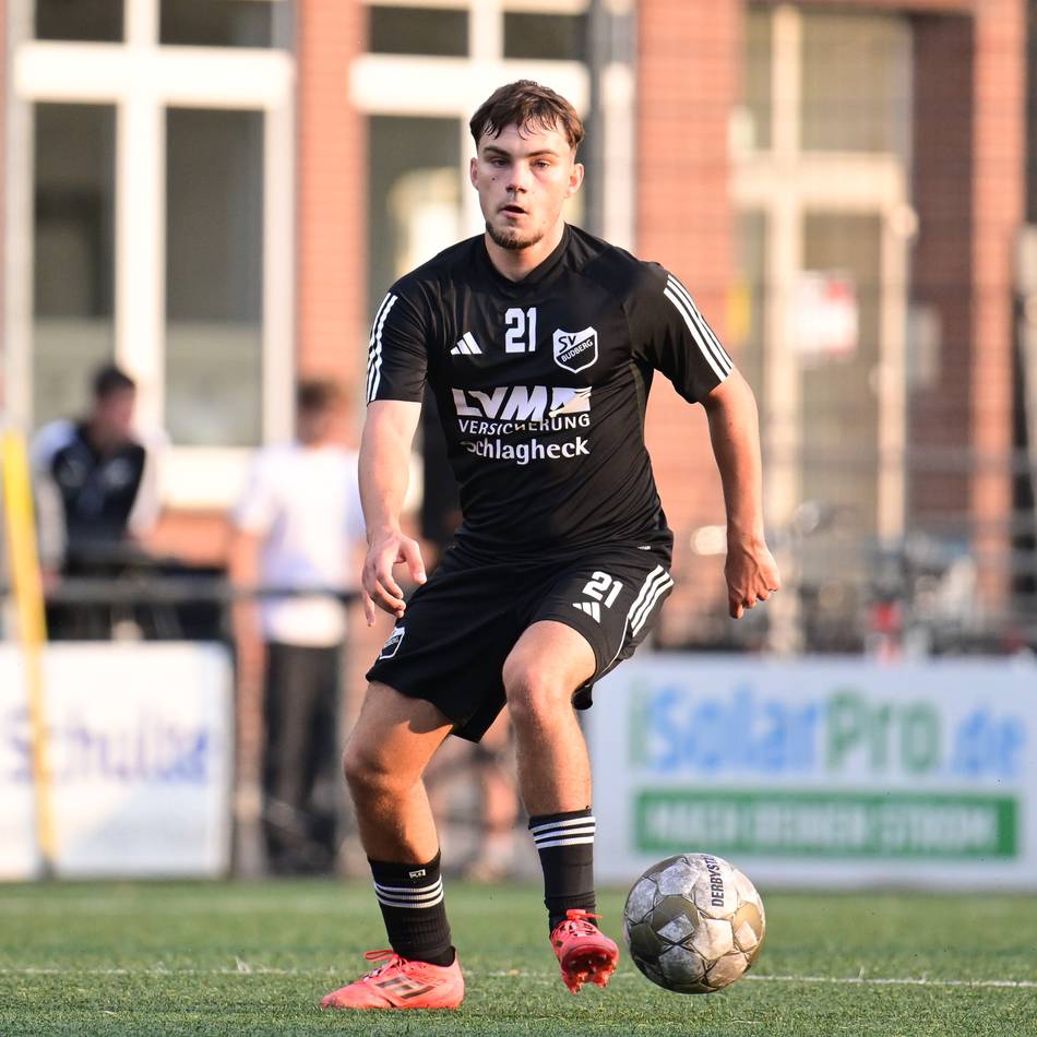 Landesliga-Spitzenreiter spielt in Mülheim: Benedict Vana ist Budbergs Zweikampf-Monster